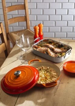 Le Creuset Classic Stainless Steel Roasting Pan 30 Le Creuset Classic Stainless Steel Roasting Pan -Camping And Hiking Shop 21180300902430 96102270000000 96002000090000 96001900090000 49814000010003 LS00003 1280x1280